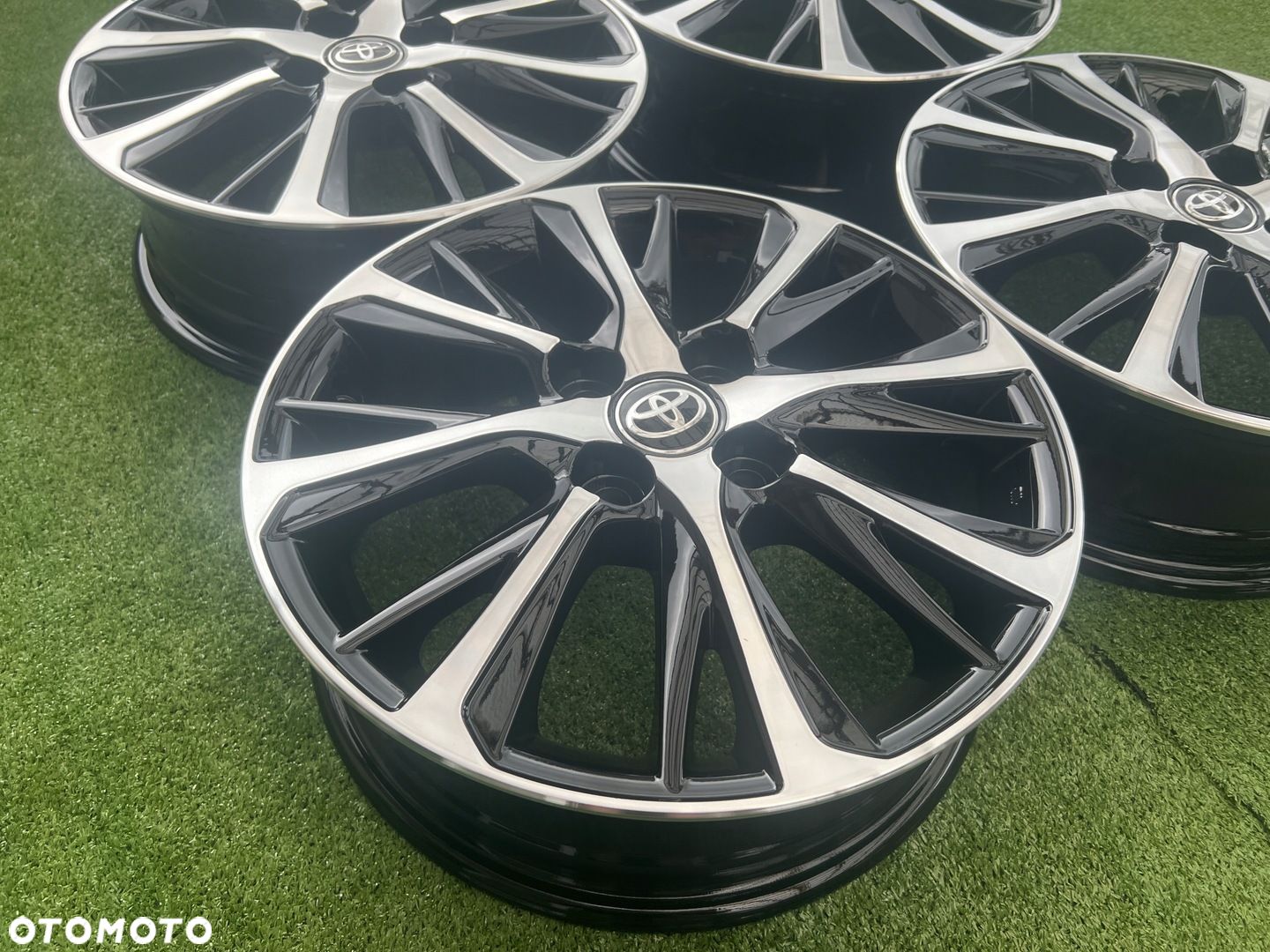 KOMPLET FELG FELGI ALU TOYOTA YARIS AYGO 15 4X100 ET39 ORYGINALNE - 1