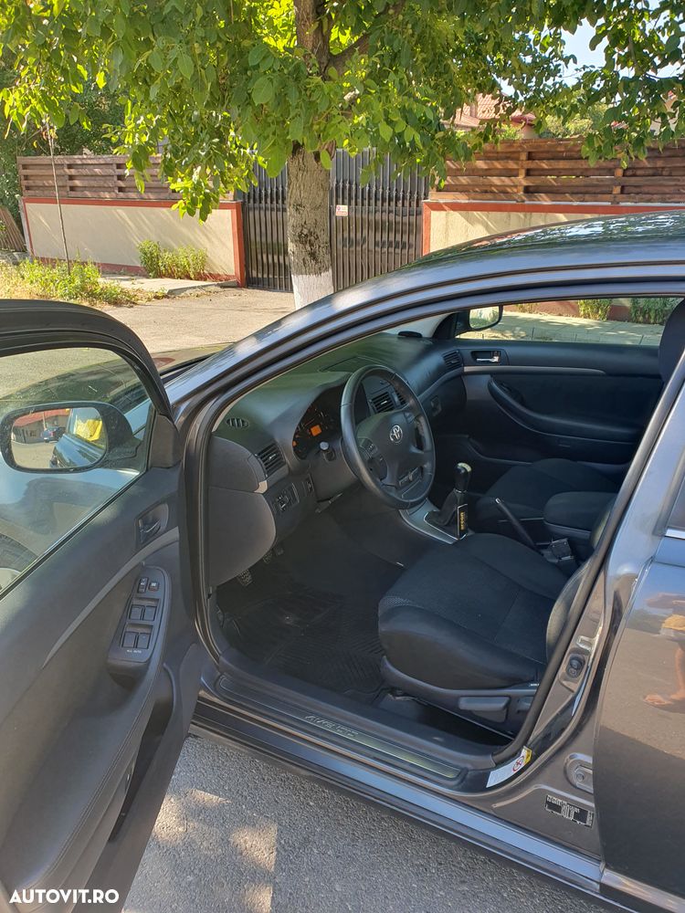 Toyota Avensis 1.8 Sedan Luna - 7