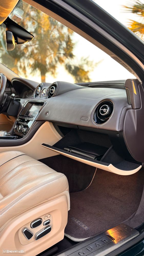 Jaguar XJ 3.0 D V6 Premium Luxury - 29