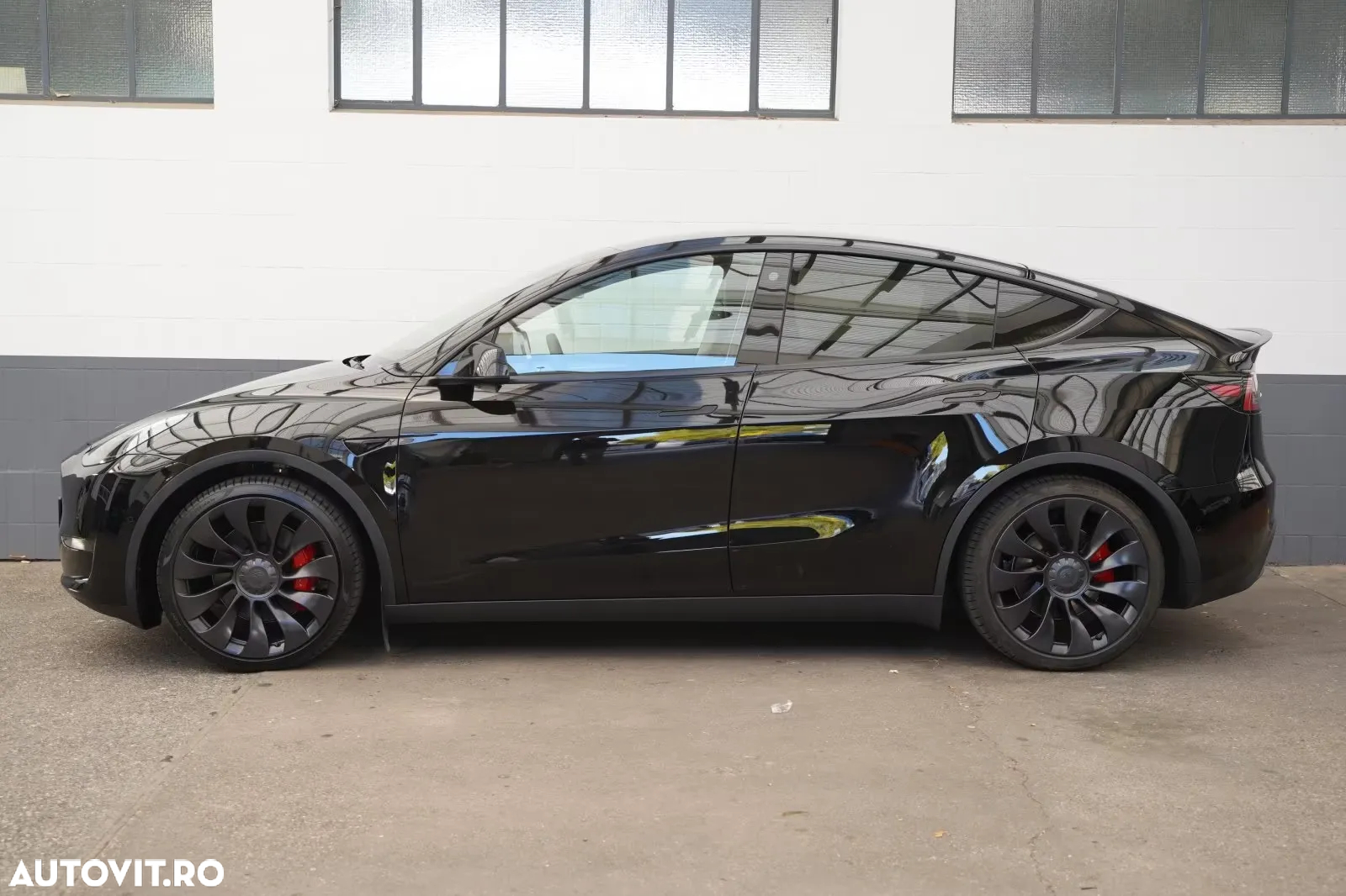 Tesla Model Y Performance Dual Motor AWD - 4