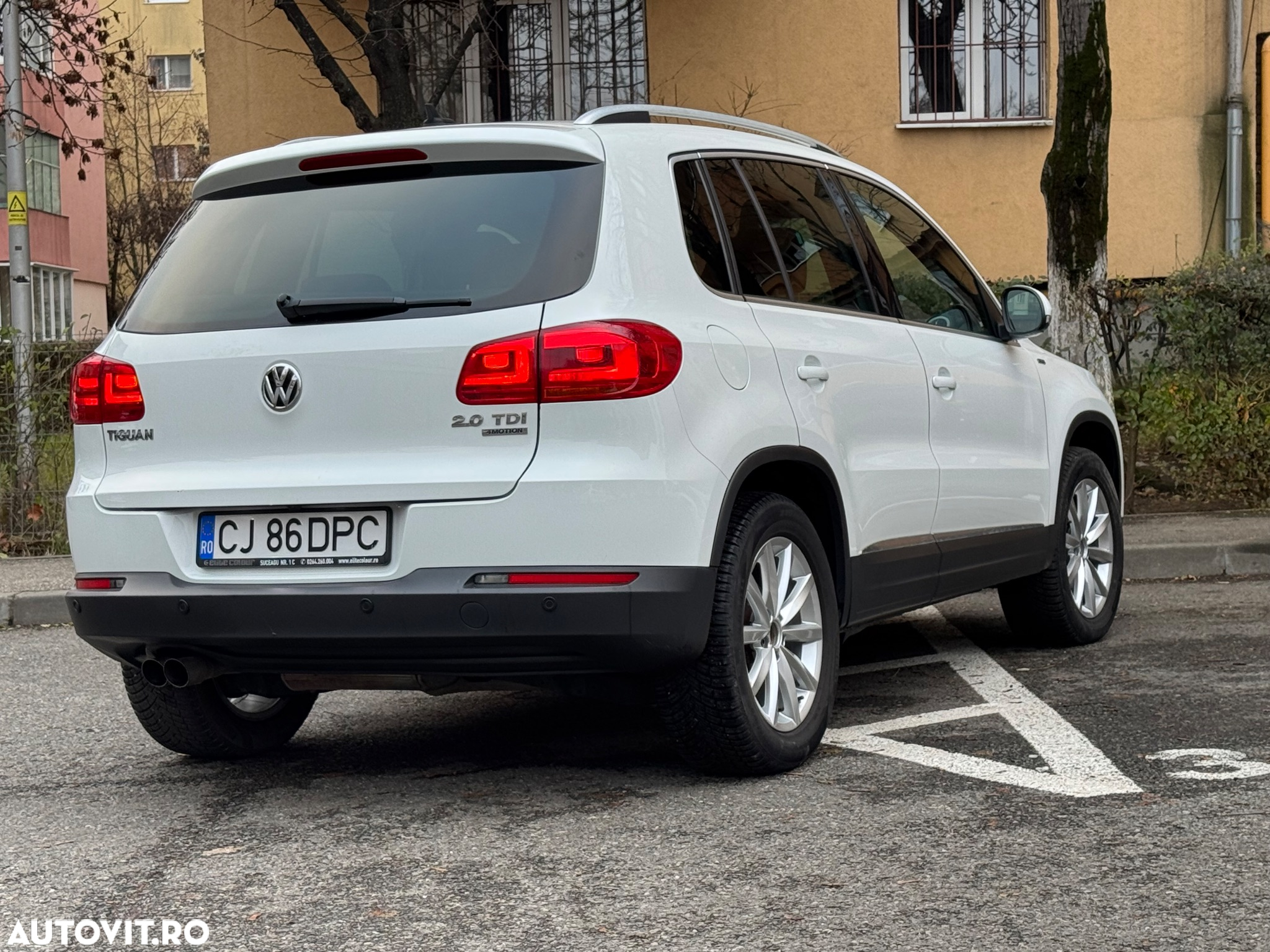 Volkswagen Tiguan 2.0 TDI DPF 4Motion BlueMotion Technology DSG Lounge Sport & Style - 4