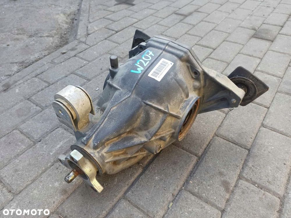 MERCEDES W207 MOST DYFERENCJAŁ TYŁ 2073500514 - 2