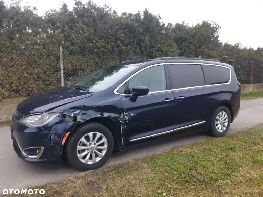 Chrysler Pacifica - 3