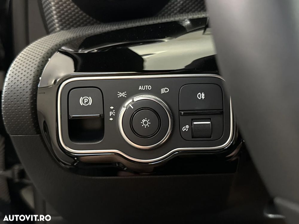 Mercedes-Benz A 250 e Sedan 8G-DCT AMG Line - 15