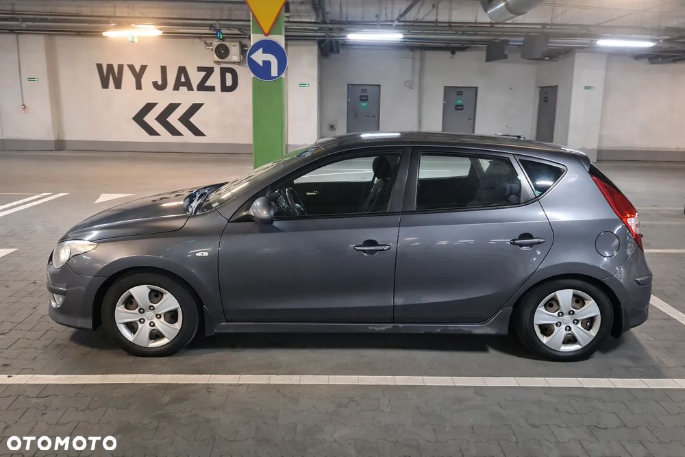 Hyundai i30 1.6 CRDi Comfort EU5 - 6