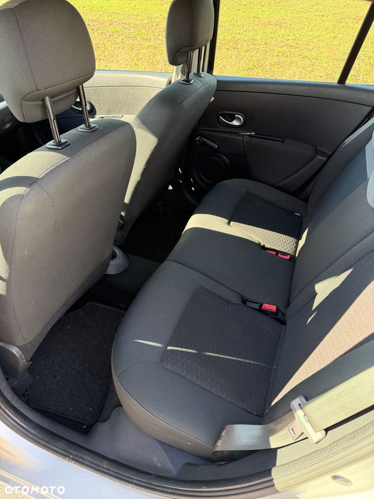 Renault Clio - 10