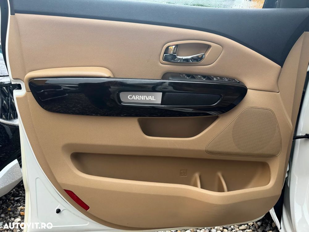 Kia Carnival - 19