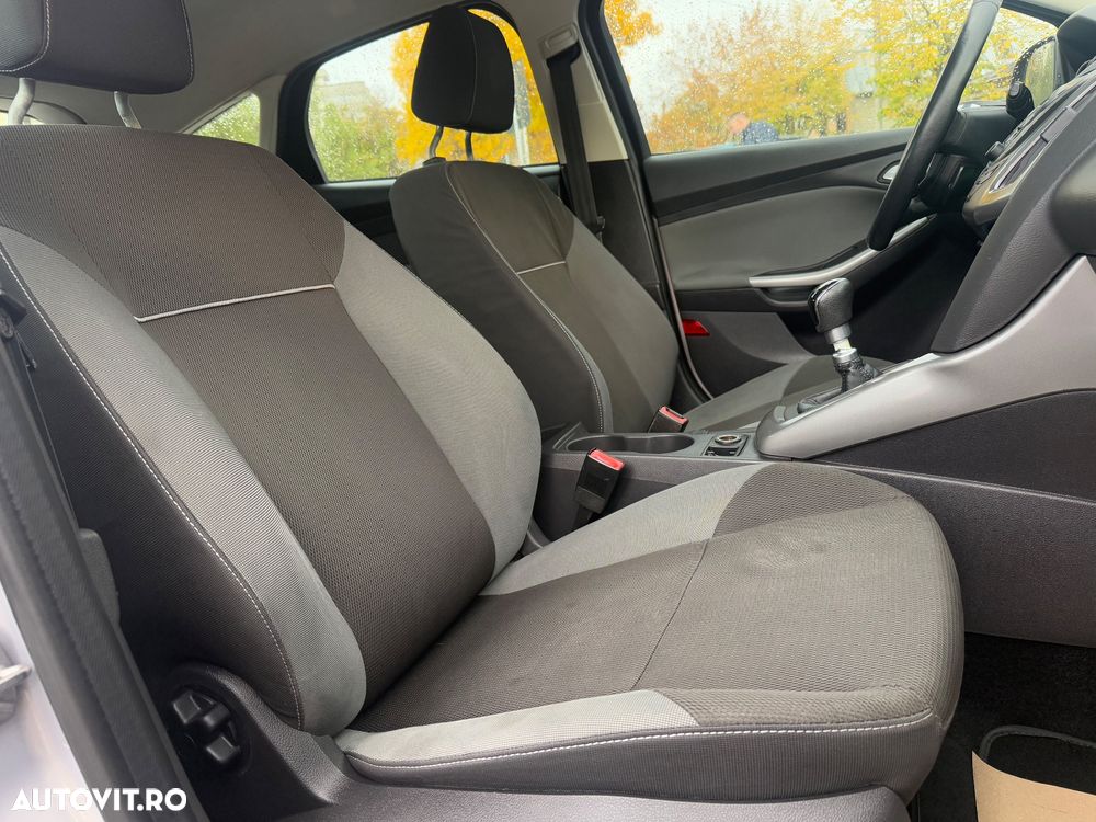 Ford Focus 1.6 TDCI DPF Ambiente - 11