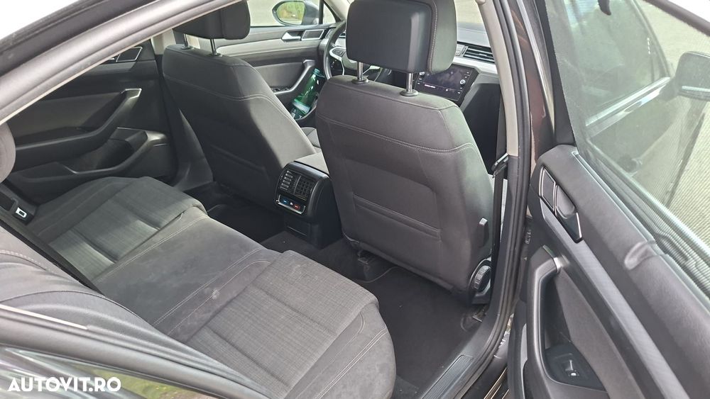 Volkswagen Passat 1.6 TDI SCR DSG Comfortline - 9