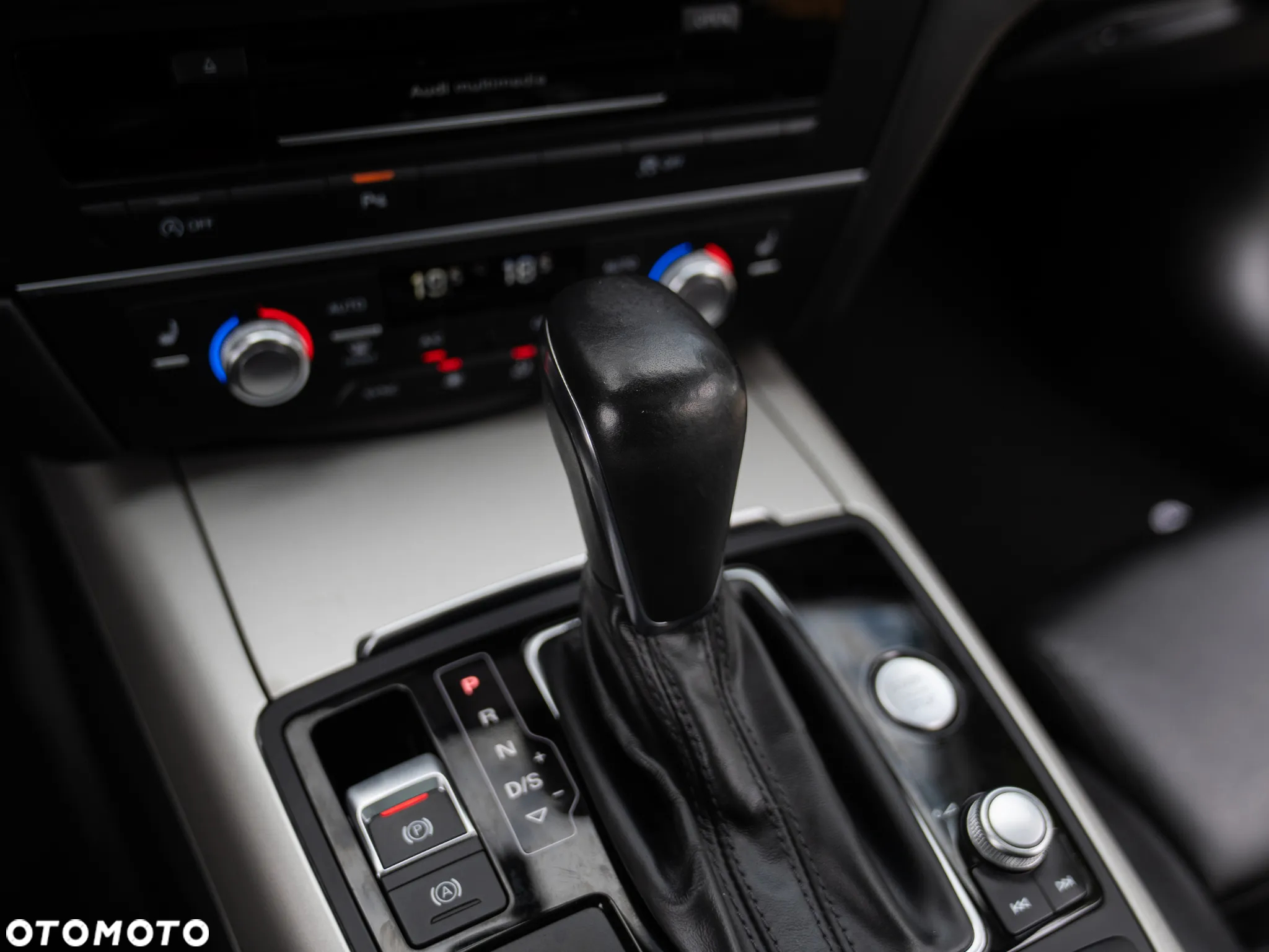 Audi A6 Avant 2.0 TDI quattro S tronic - 36