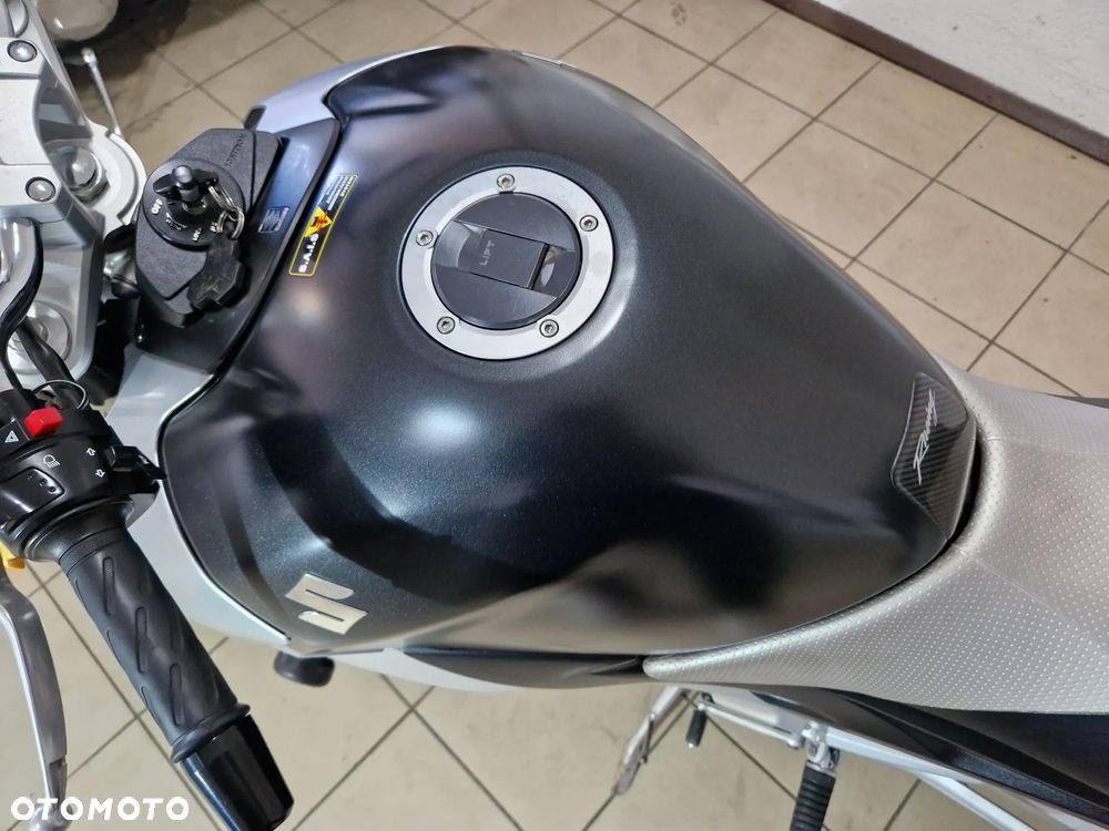 Suzuki GSR - 18