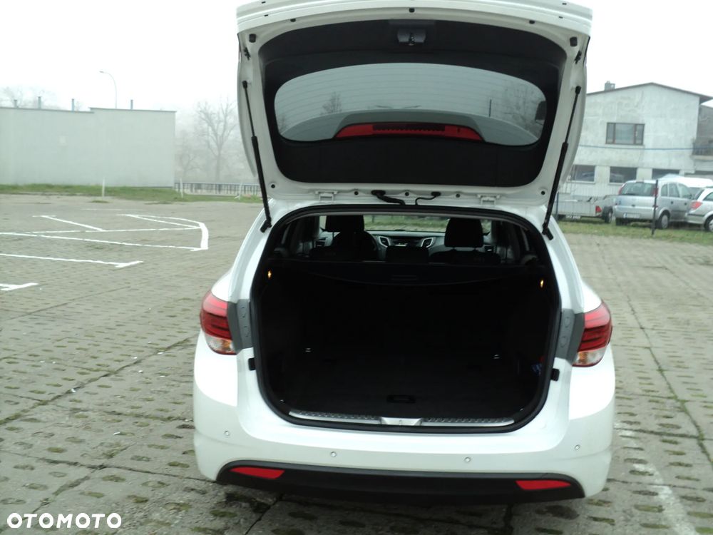 Hyundai i40 Kombi 1.7 CRDi DCT Premium - 9