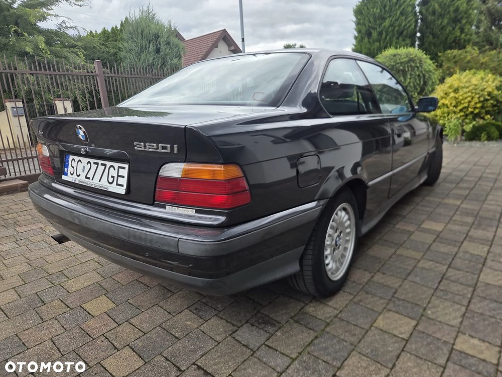 BMW Seria 3 320i - 11