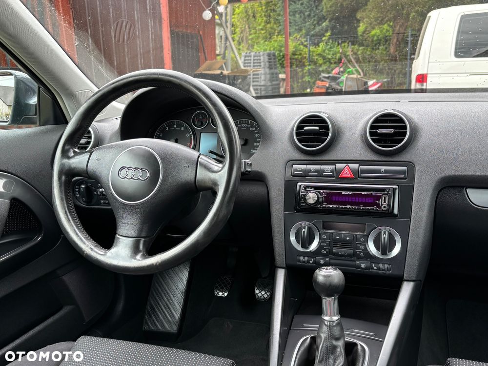 Audi A3 3-drzwiowe 1.6 Ambition - 8