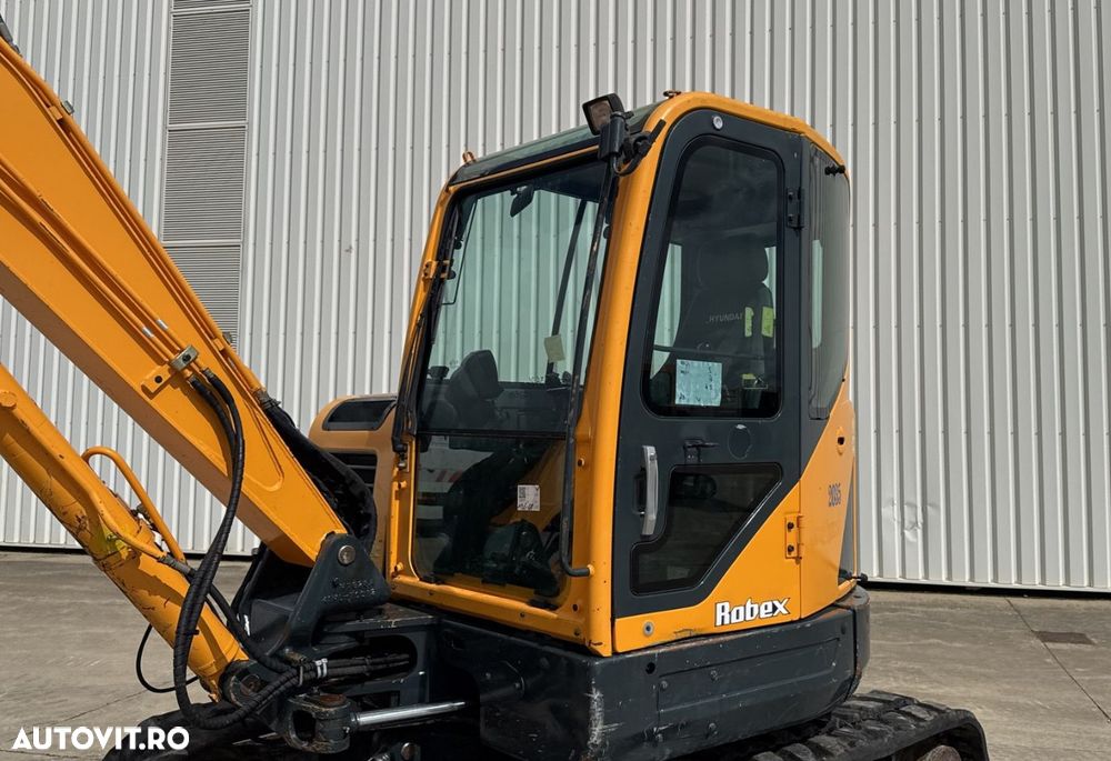 Hyundai R60CR Excavator - 7