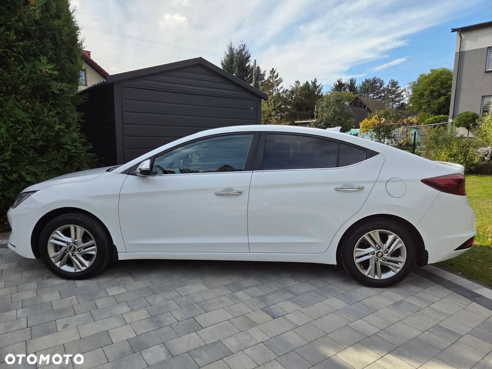Hyundai Elantra - 12