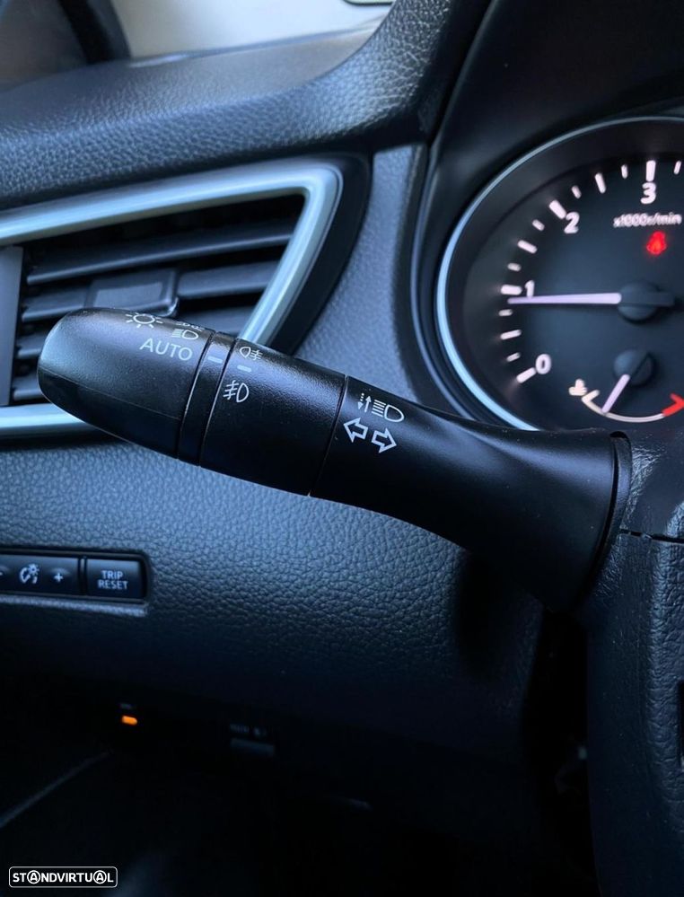 Nissan Qashqai 1.5 dCi N-Connecta J18 - 14