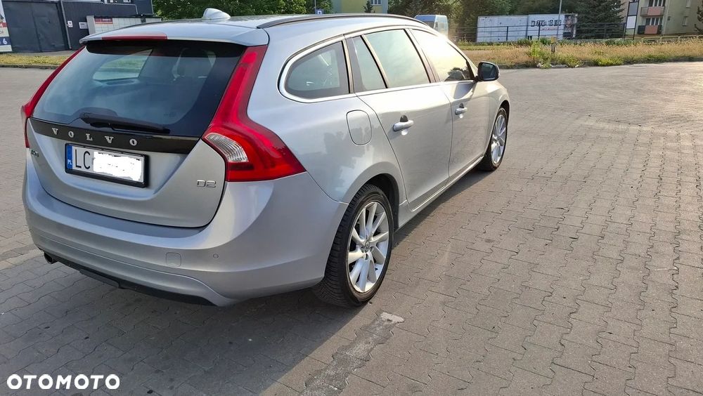 Volvo V60 D2 Momentum - 3
