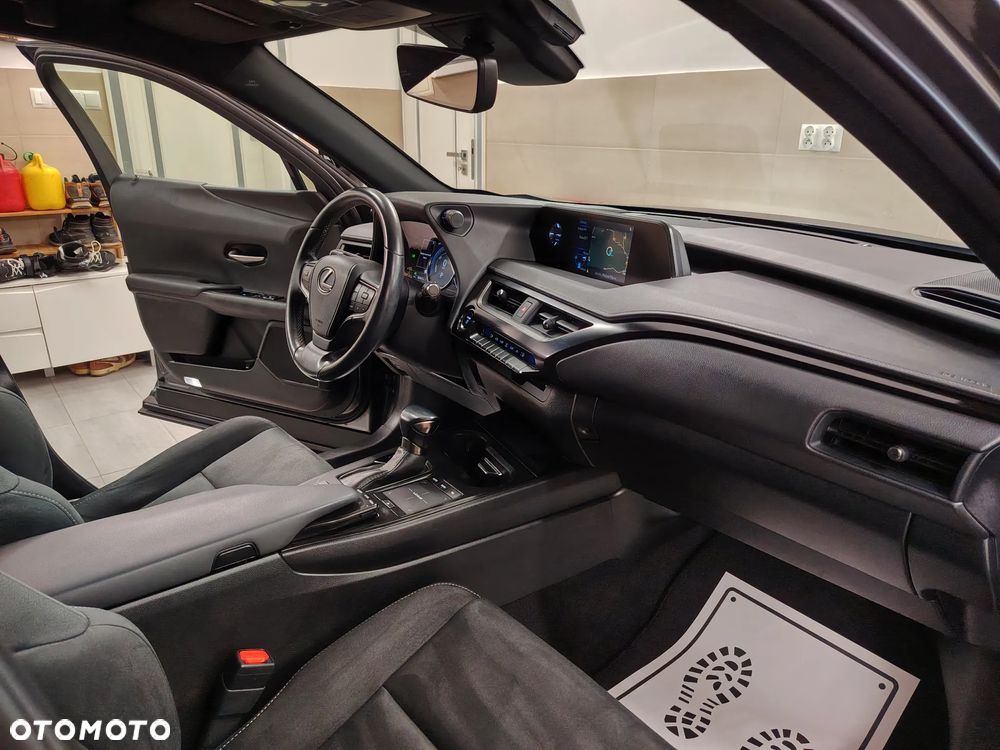 Lexus UX 250h Elegance 2WD - 27