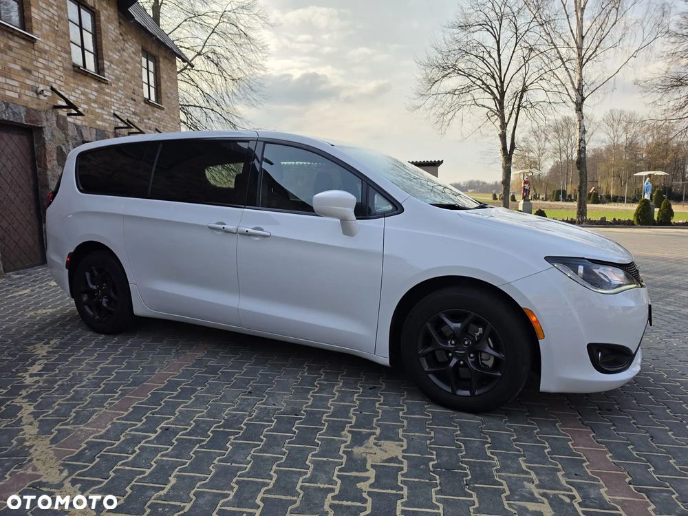 Chrysler Pacifica - 6