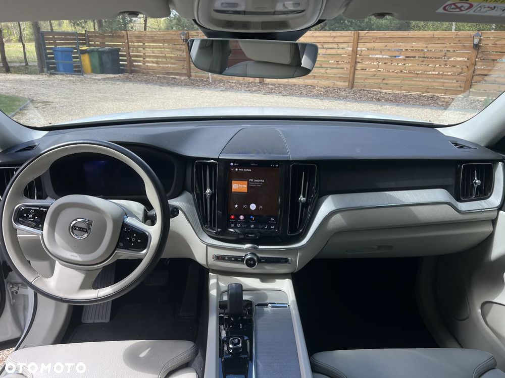 Volvo XC 60 B4 D Plus Dark - 8