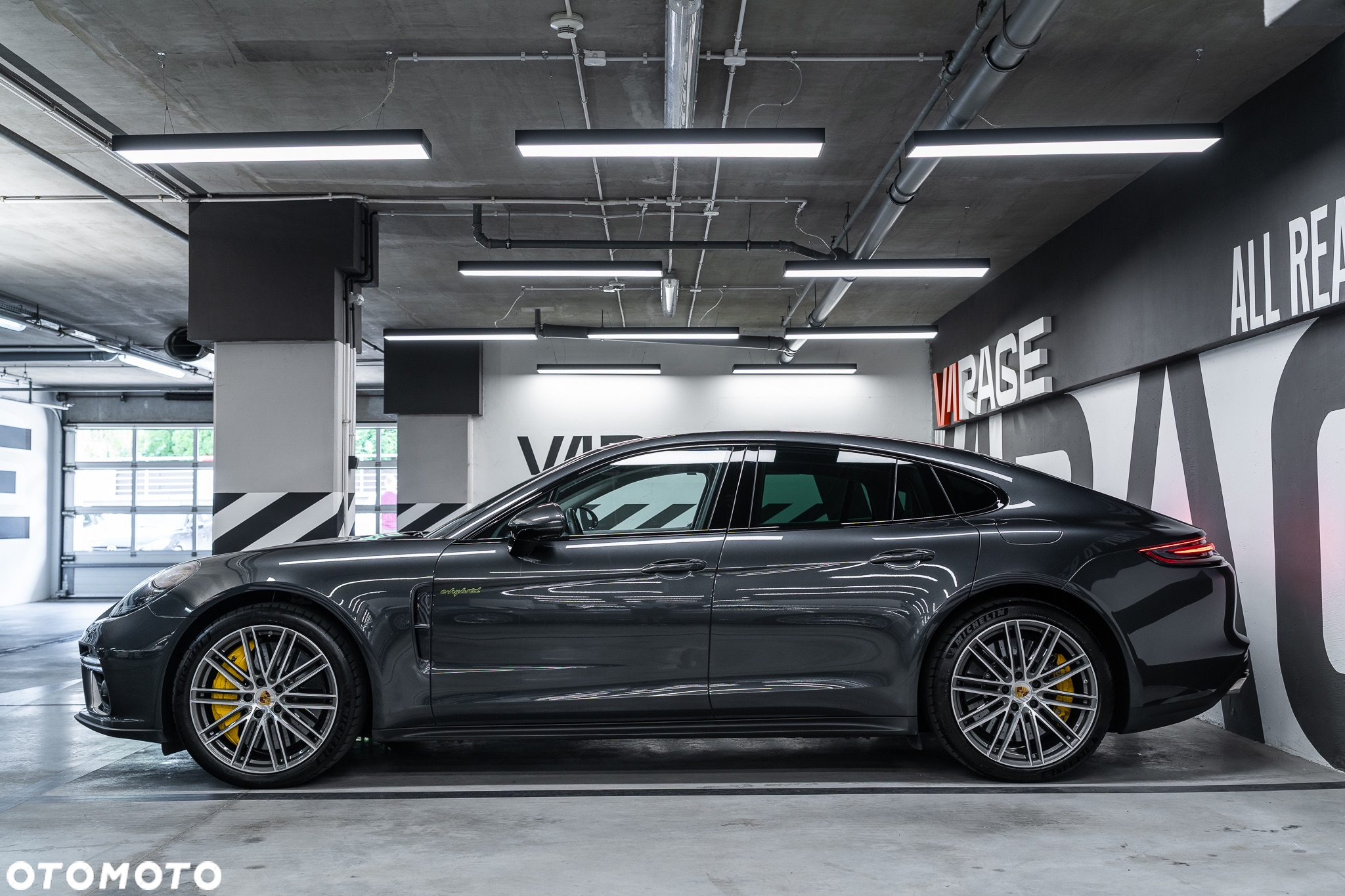 Porsche Panamera - 3