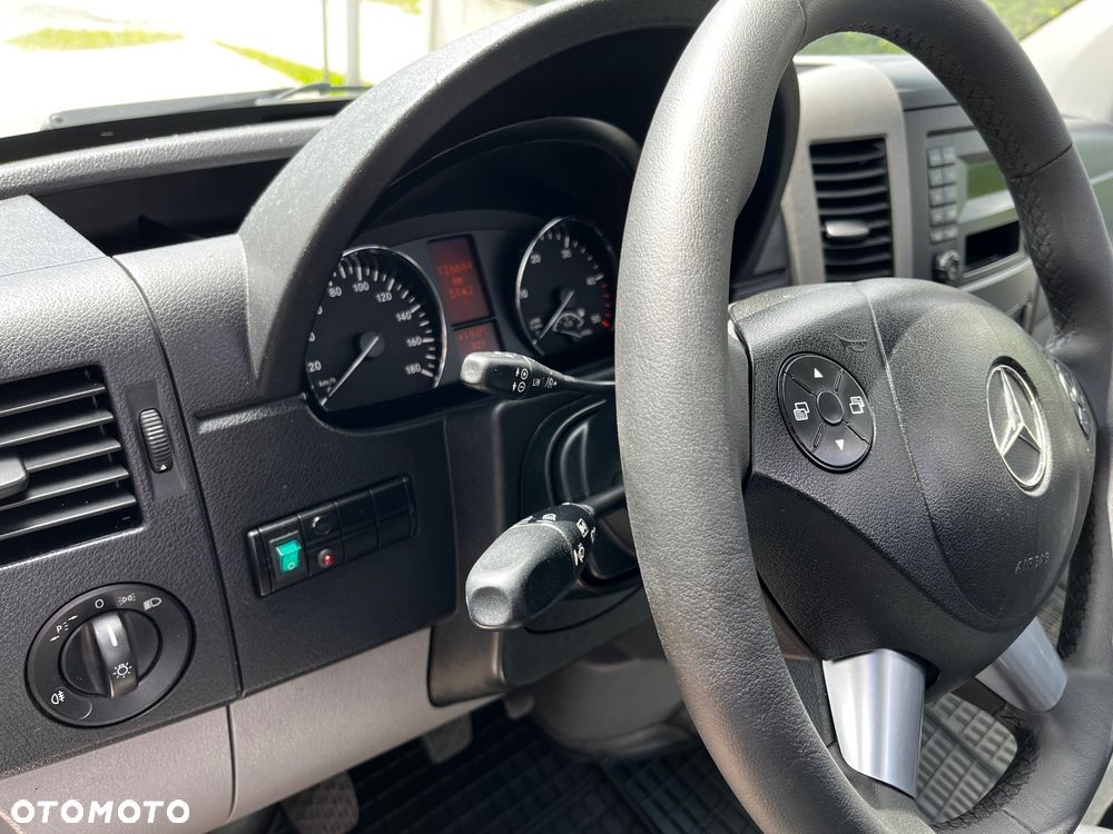 Mercedes-Benz Sprinter - 12