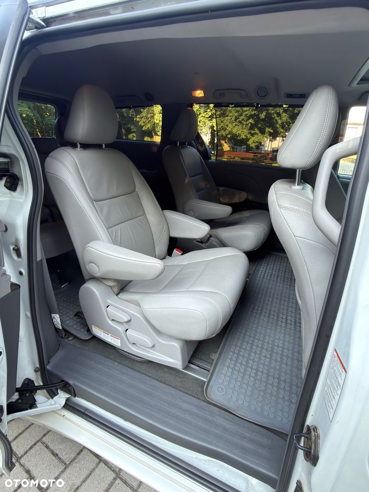 Toyota Sienna 3.5 V6 XLE AWD - 14