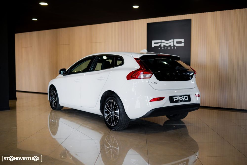 Volvo V40 2.0 D2 Momentum - 3
