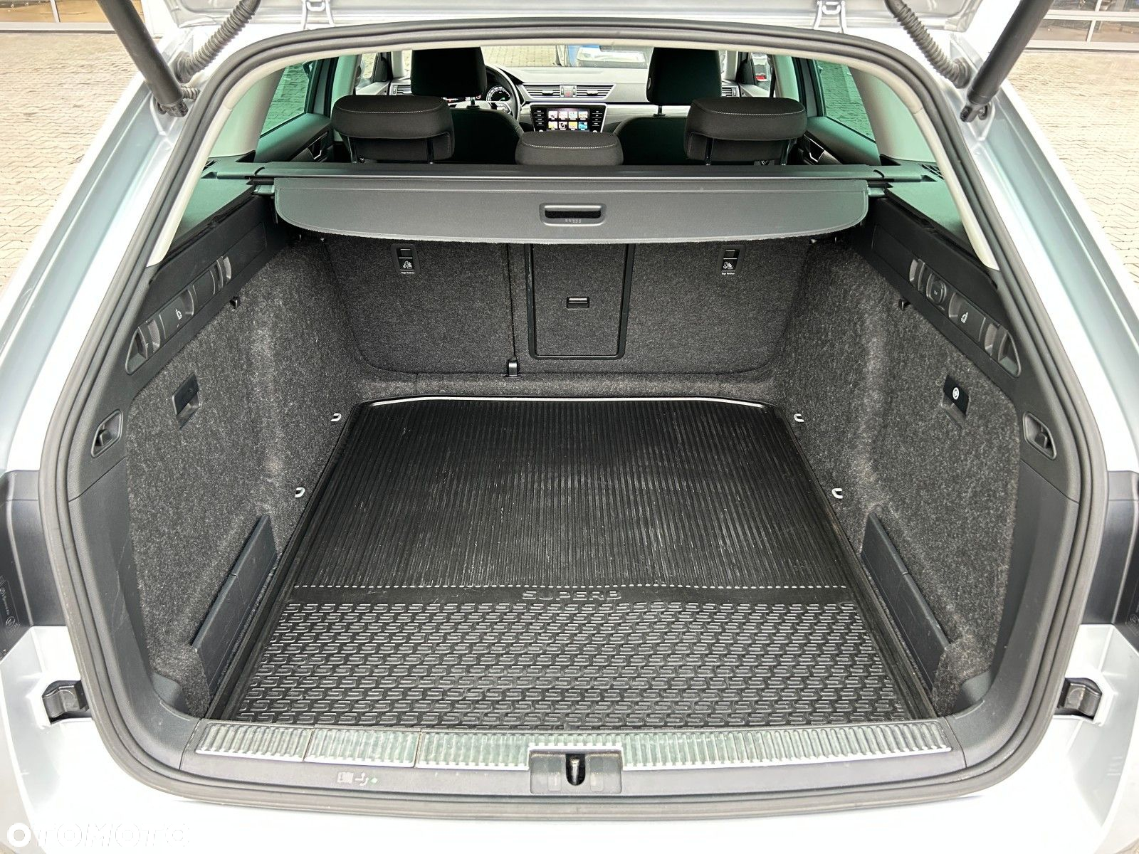 Skoda Superb 2.0 TDI SCR Style DSG - 9