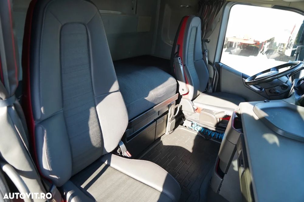 Volvo FH 460 / 7.3 M CORTINĂ / MEGA / I-PARK COOL / PUNTE RIDICABILĂ ȘI DIRECȚIE / PODEA REZISTENTĂ / - 32