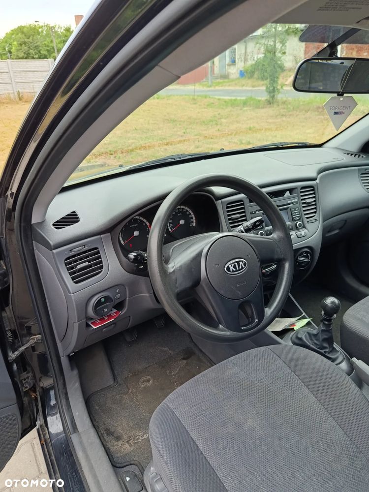 Kia Rio 1.4 Family - 4