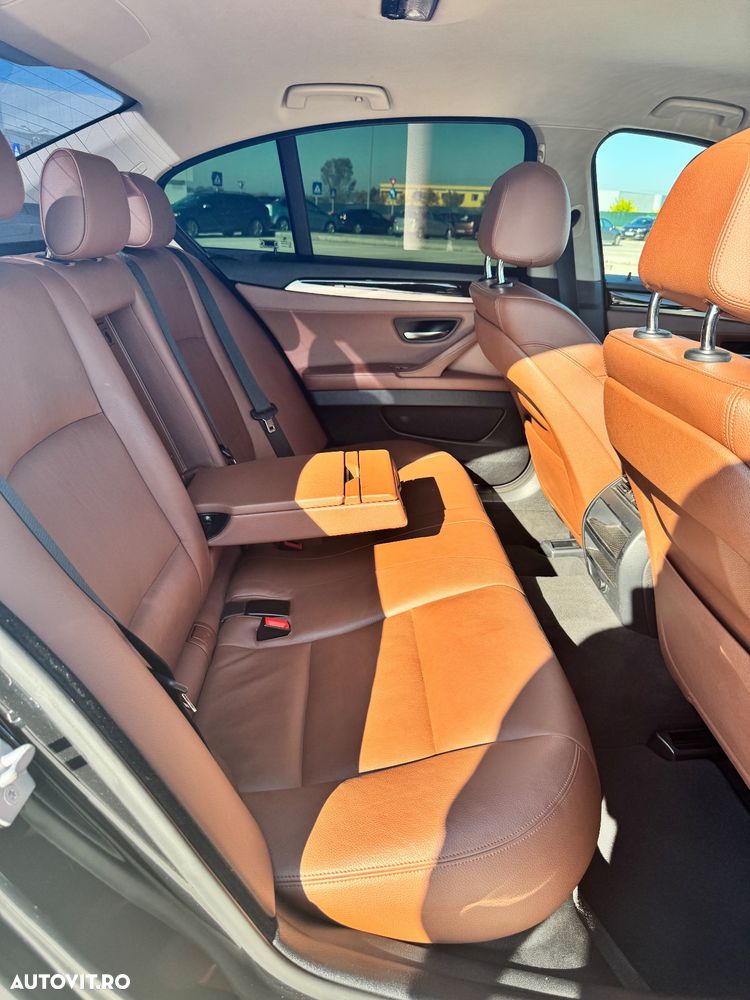 BMW Seria 5 525d xDrive AT - 13