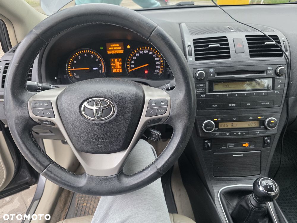 Toyota Avensis 1.8 Style - 6