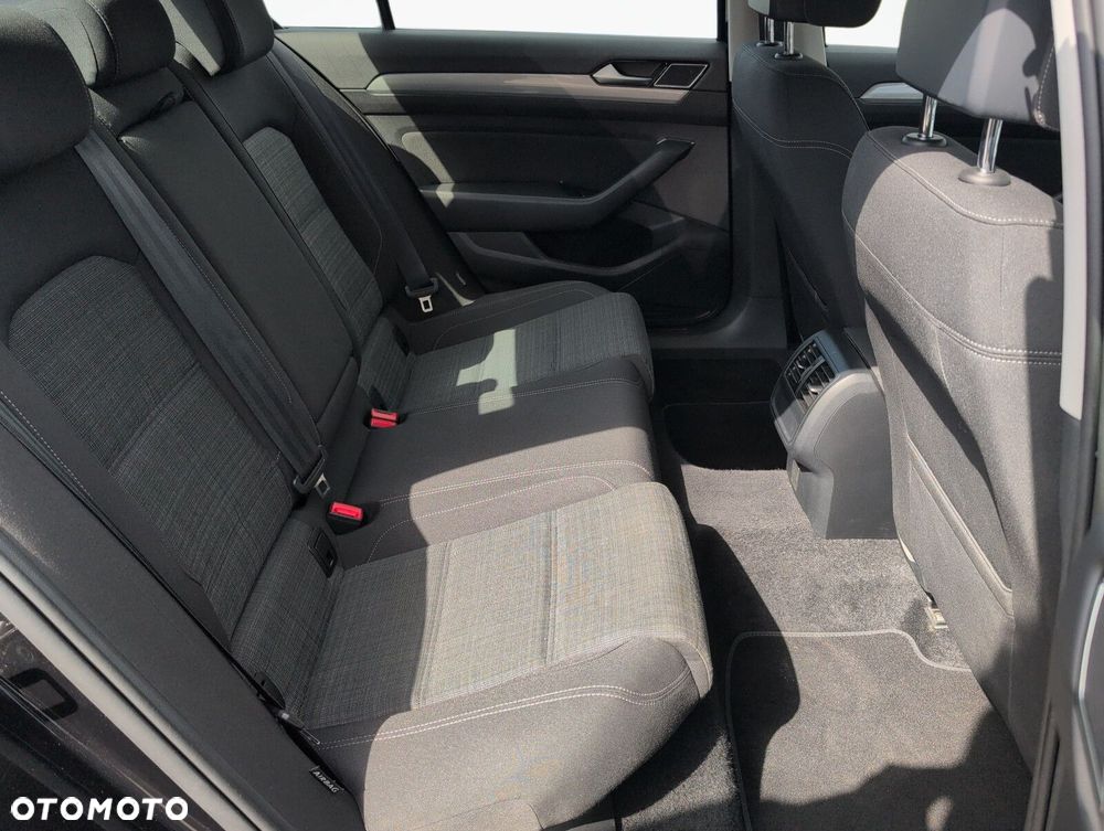 Volkswagen Passat 2.0 TSI Business DSG - 11