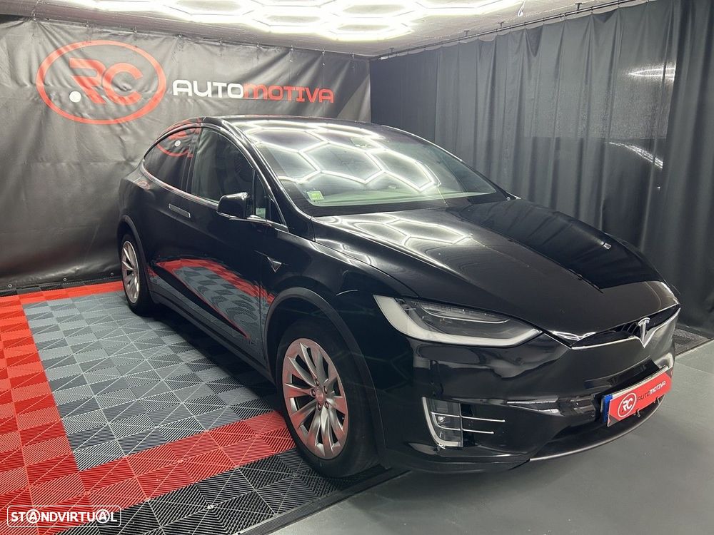 Tesla Model X - 1