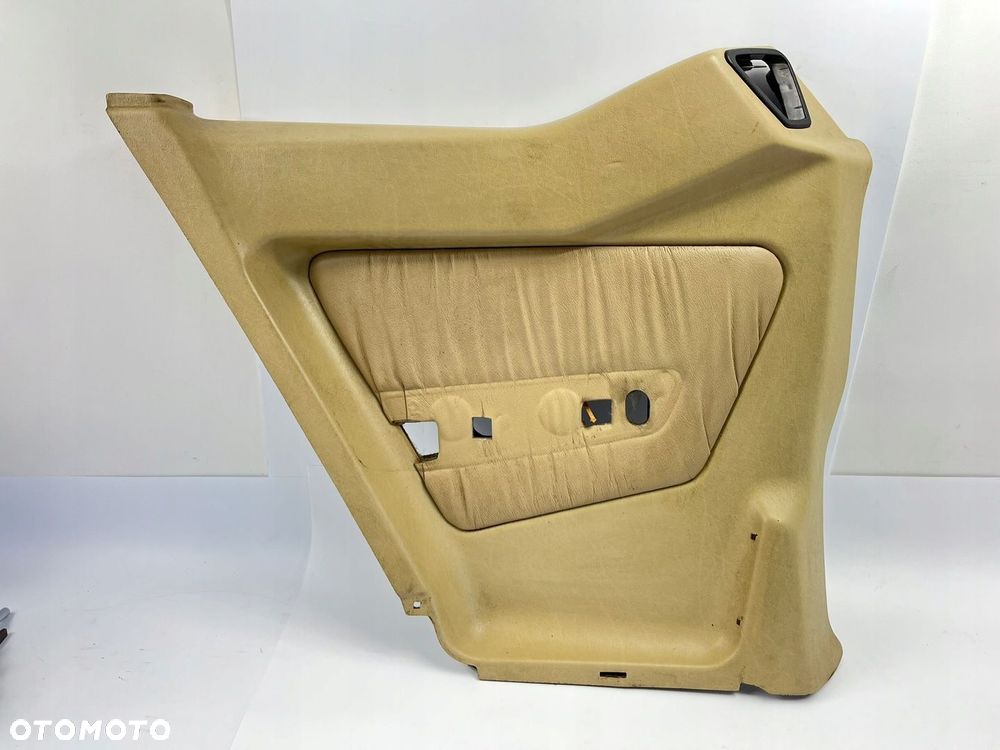 BOCZEK TAPICERKA LEWY TYŁ TYLNY MERCEDES W124 COUPE CE BEŻOWY KREMOWY - 1
