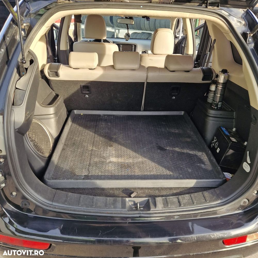Mitsubishi Outlander - 13