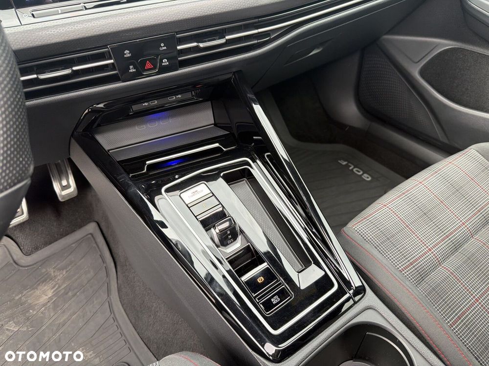 Volkswagen Golf - 16