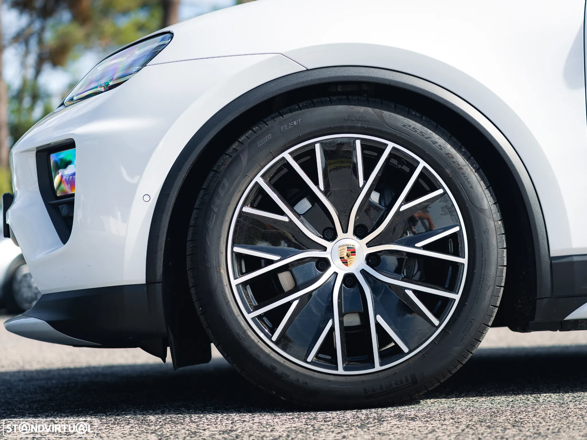 Porsche Macan Electric 4 - 12