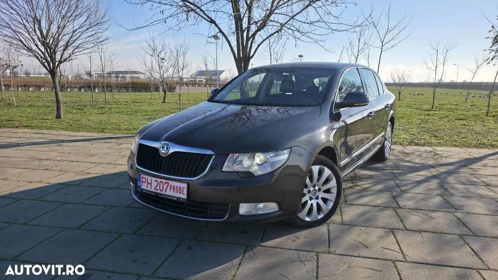 Skoda Superb Combi 2.0 TDI PD Elegance - 1
