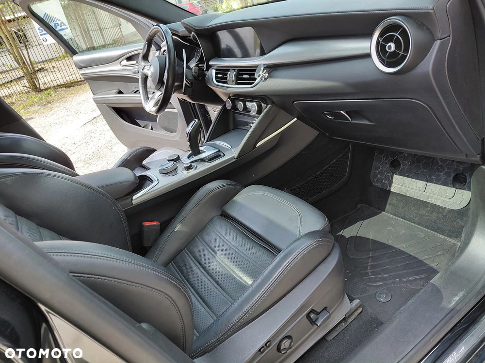 Alfa Romeo Stelvio 2.0 Turbo Veloce TI Q4 - 16