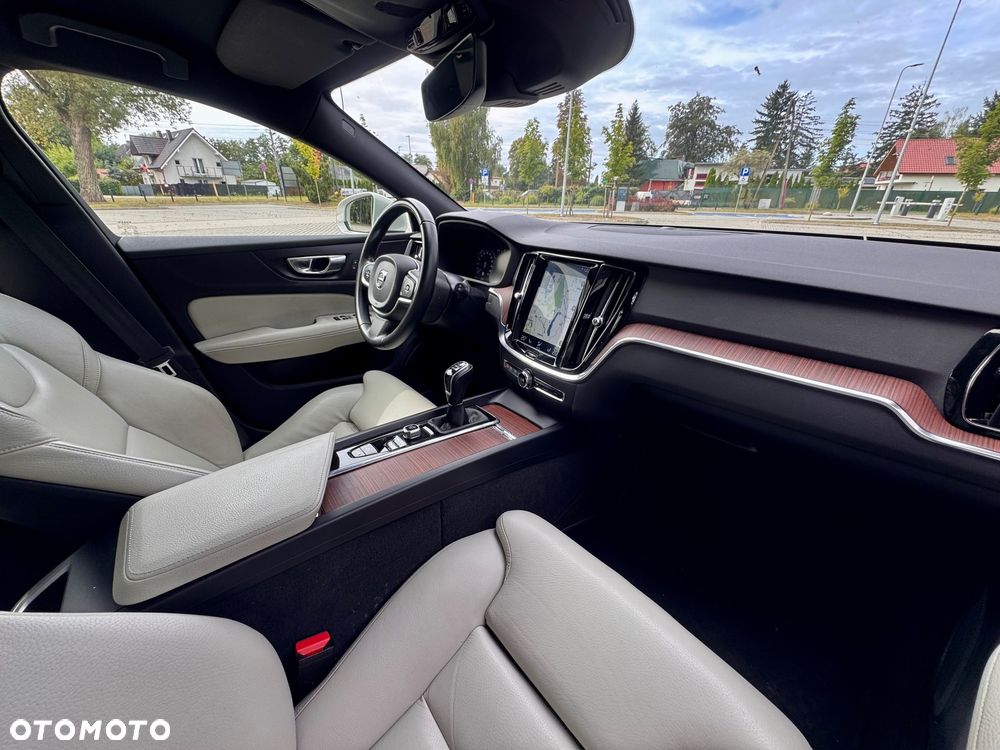 Volvo V60 D3 Momentum Pro - 34