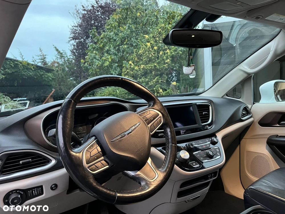 Chrysler Pacifica - 10