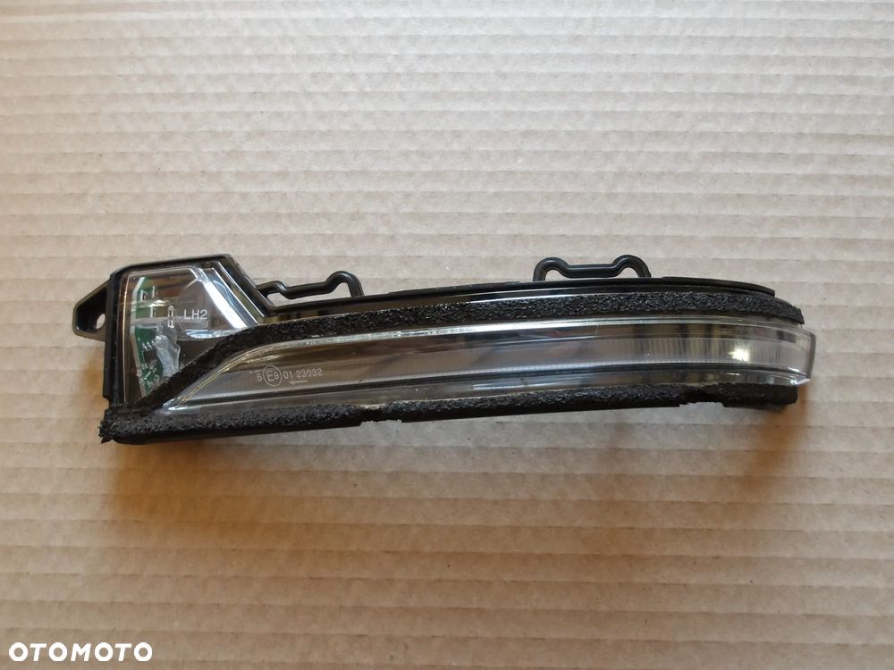 KIERUNKOWSKAZ LUSTERA LEWY HYUNDAI I20 III 87614-Q000 - 1