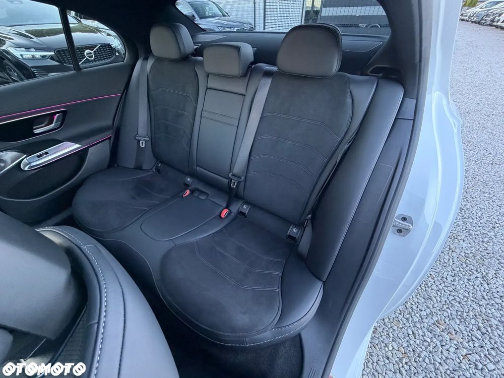 Mercedes-Benz Klasa E 220 d 4Matic 9G-TRONIC - 27