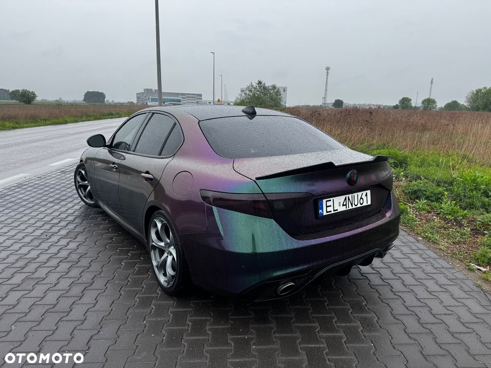 Alfa Romeo Giulia 2.0 Turbo 16V AT8-Q4 Intensa - 7