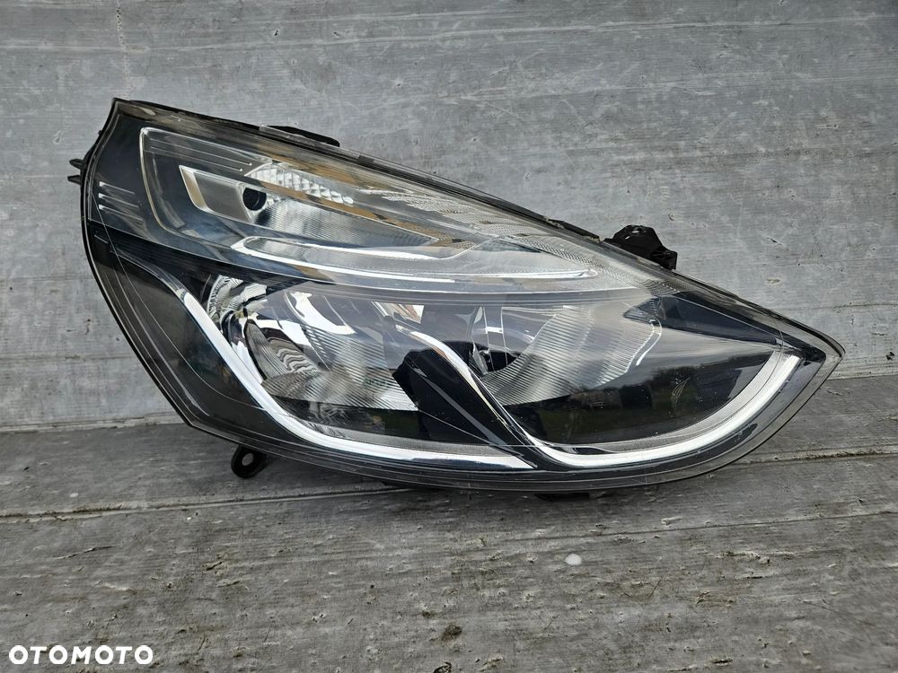 Clio IV lampa prawa przód