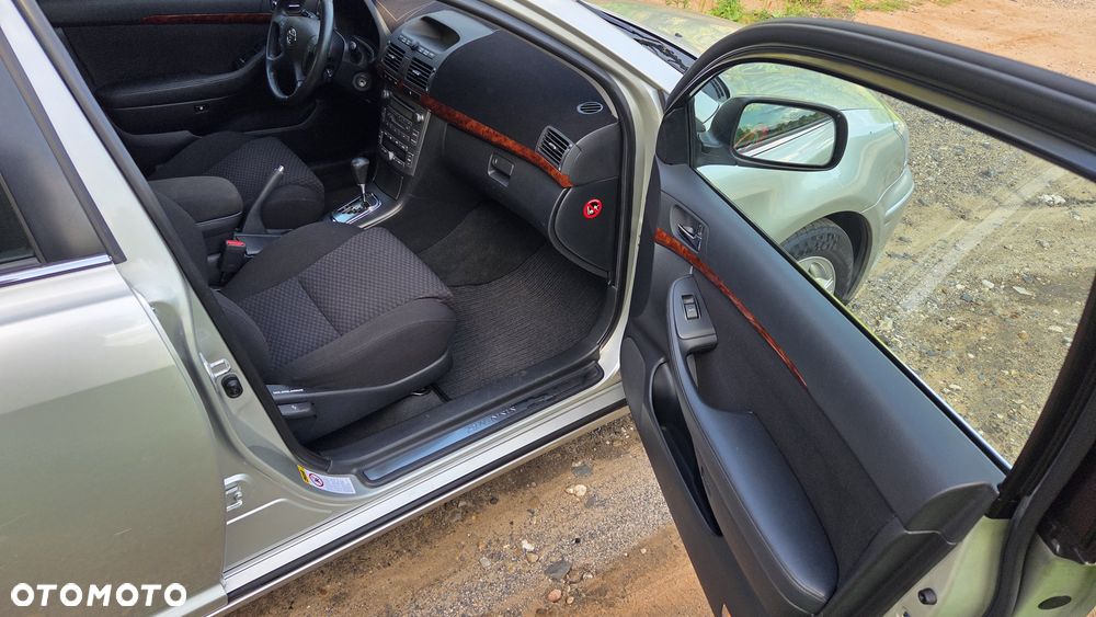 Toyota Avensis 2.0 VVT-i Automatik Sol - 22