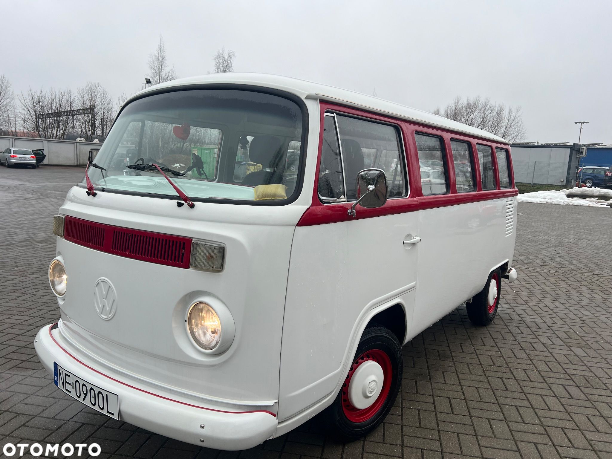 Volkswagen Transporter - 1